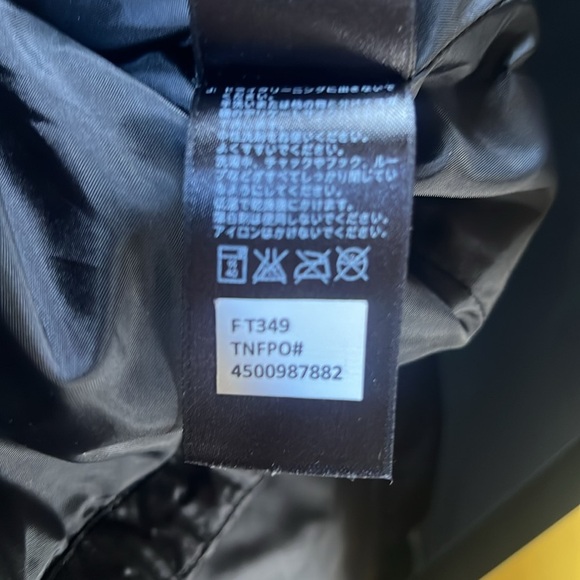 North face women's long sleeved winter coat XS - Picture 3 of 3